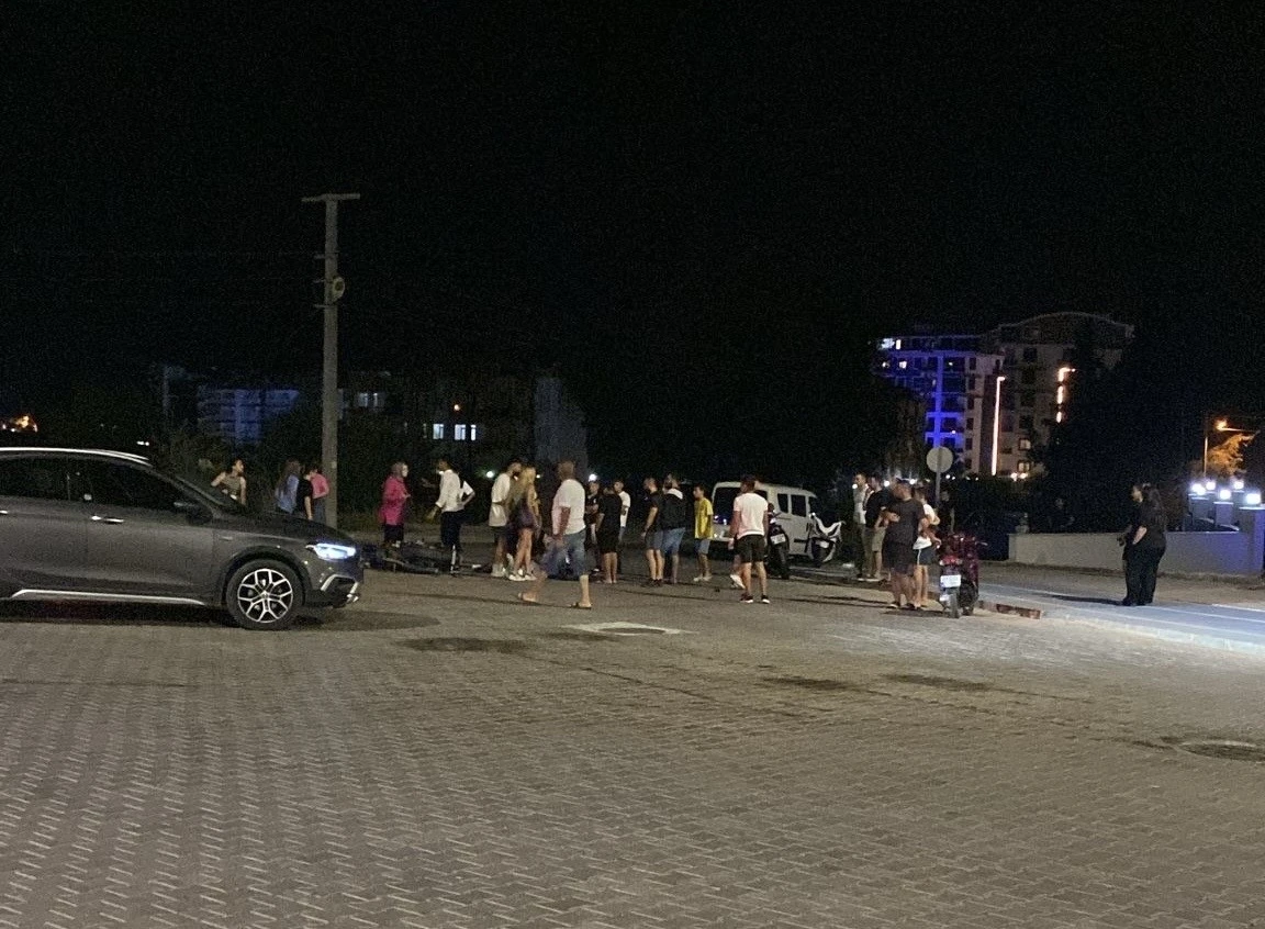 Antalya’da motosikletle otomobil çarpıştı: 1 yaralı
