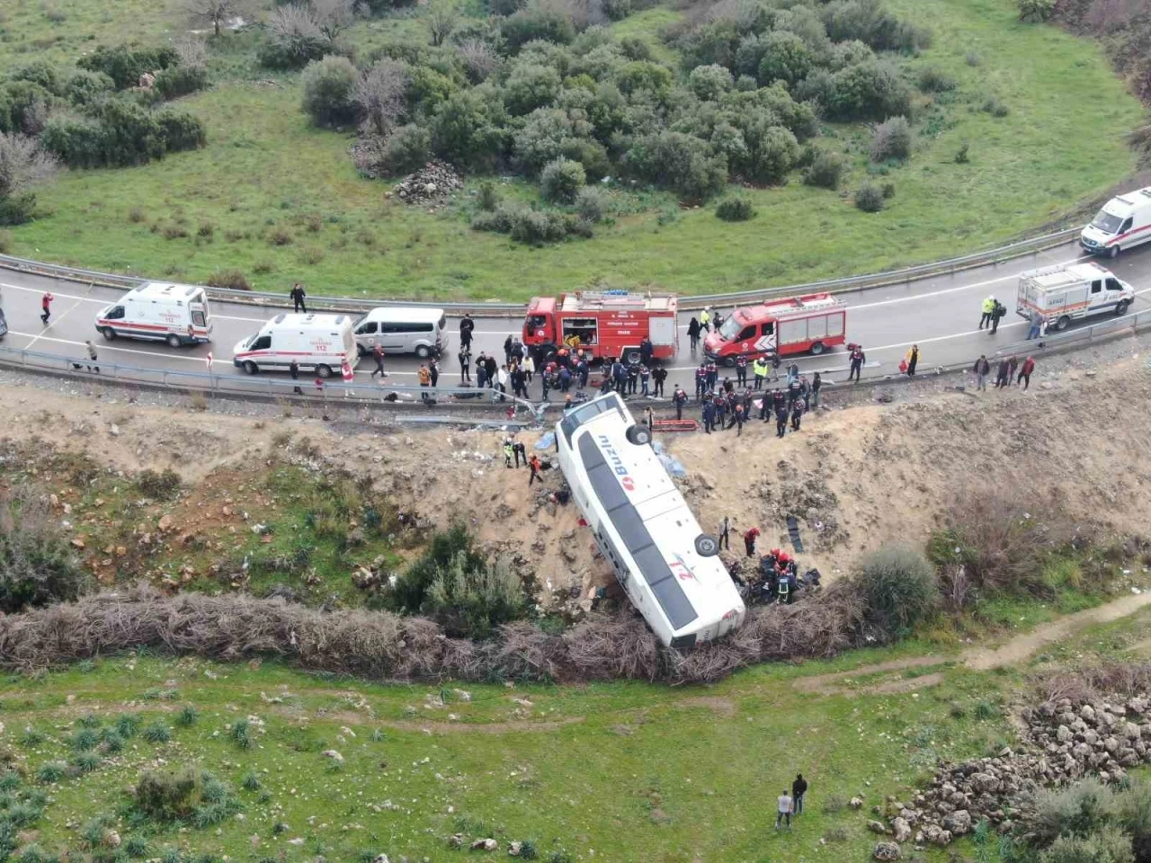 Antalya&rsquo;da otob&uuml;s kazası: 8 &ouml;l&uuml;, 26 yaralı
