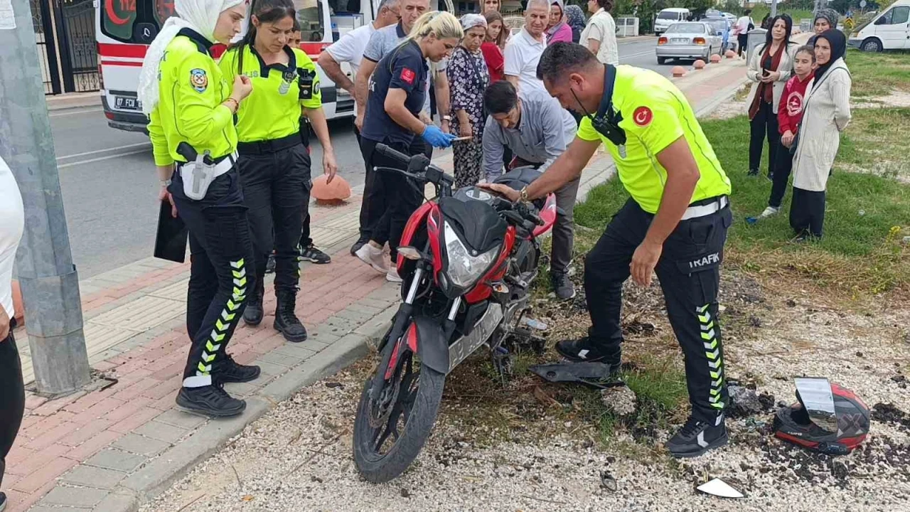 Antalya’da otomobil ile motosiklet çarpıştı: 2 yaralı
