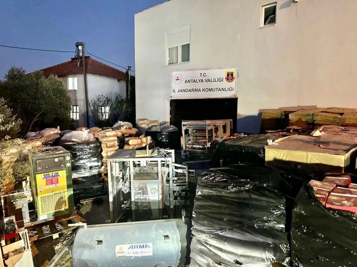 Antalya&rsquo;da piyasaya s&uuml;r&uuml;lmeye &ccedil;alışılan 12 ton ka&ccedil;ak kahve ele ge&ccedil;irildi
