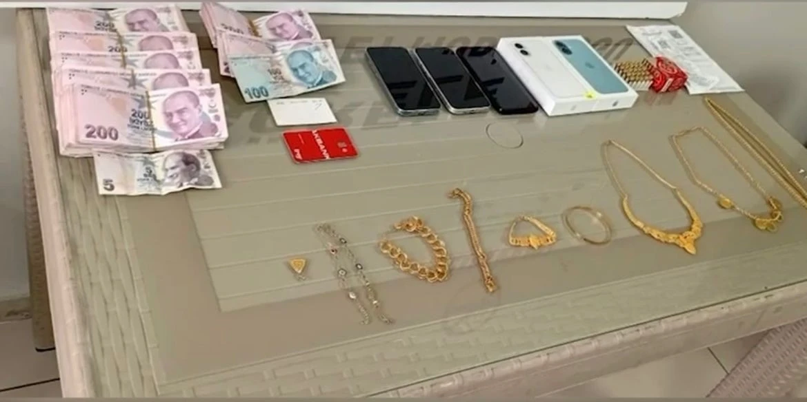 Antalya&rsquo;da "istihbarat&ccedil;ı" yalanıyla 3,5 milyonluk vurgun yaptılar
