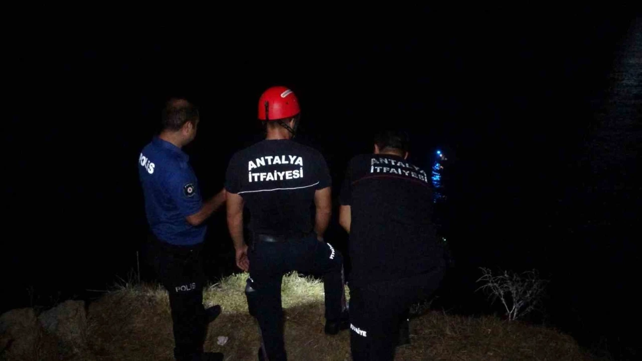 Antalya’da &quot;Şelaleden denize birisi düştü&quot; ihbarı ekipleri alarma geçirdi
