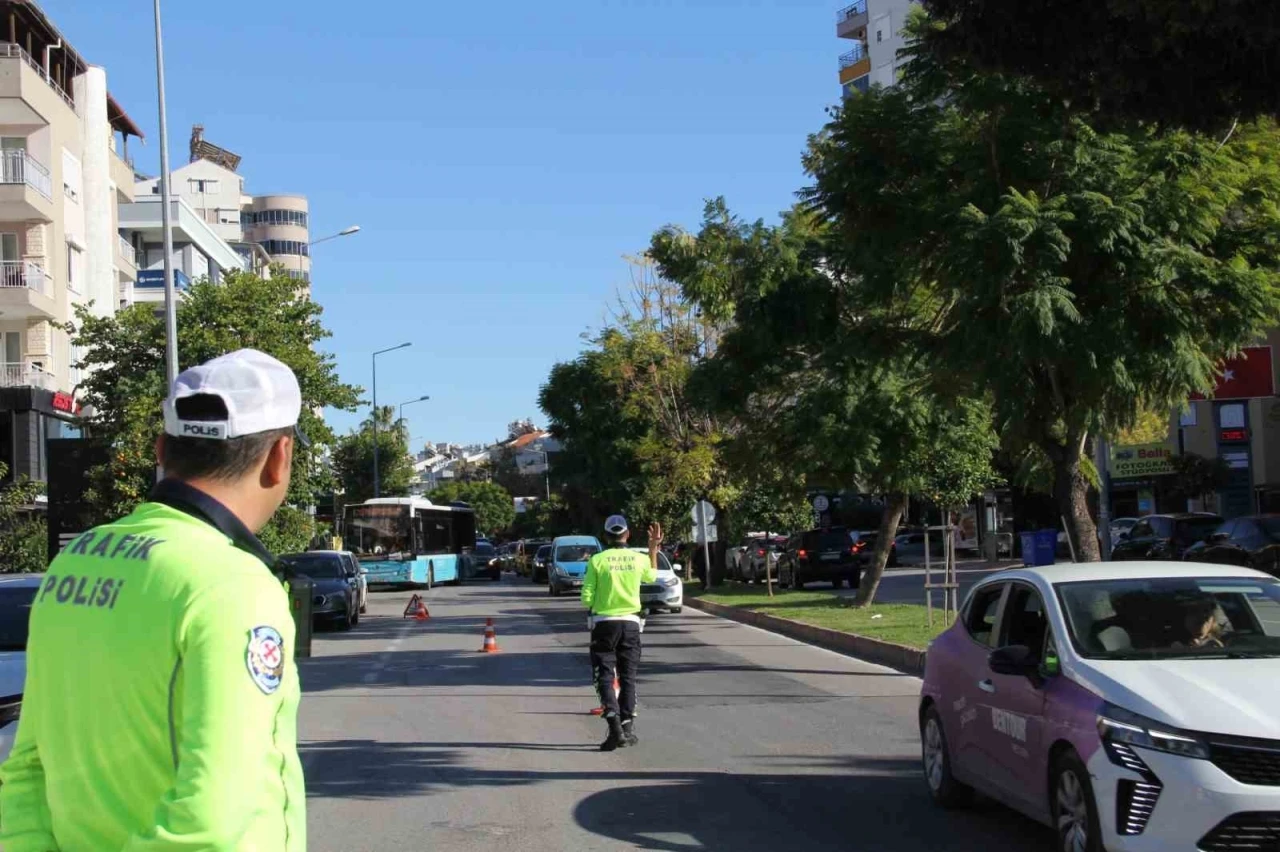 Antalya&rsquo;da son 1 haftada 11 bin 553 ara&ccedil; ve s&uuml;r&uuml;c&uuml;ne ceza kesildi
