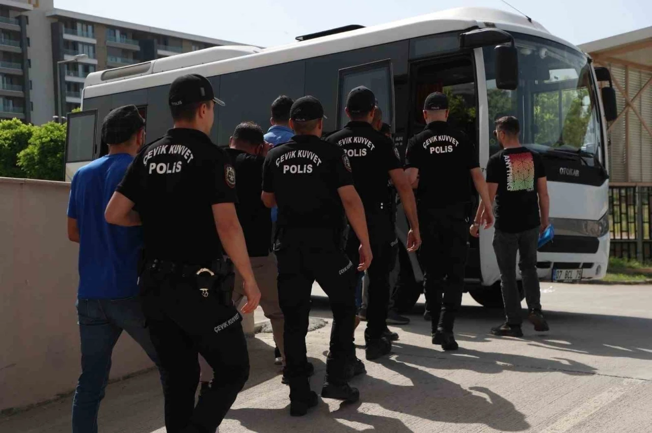 Antalya’da son 2 haftada bin 316 aranan şahıs yakalandı
