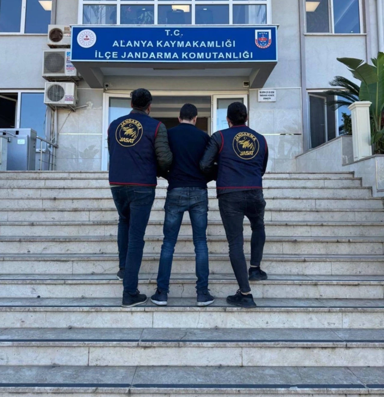 Antalya’da son 3 günde 184 aranan şahıs yakalandı