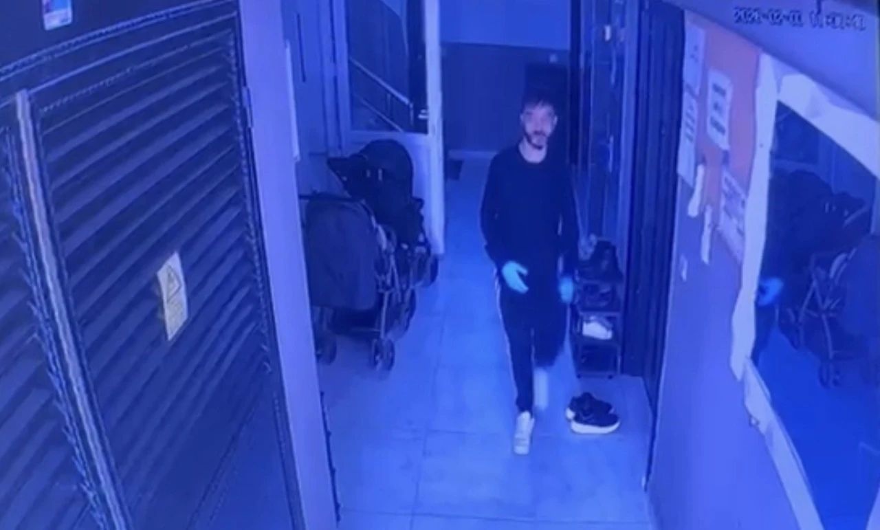 Antalya&rsquo;da tartıştığı 37 haftalık hamile eşini dizlerinden vurdu
