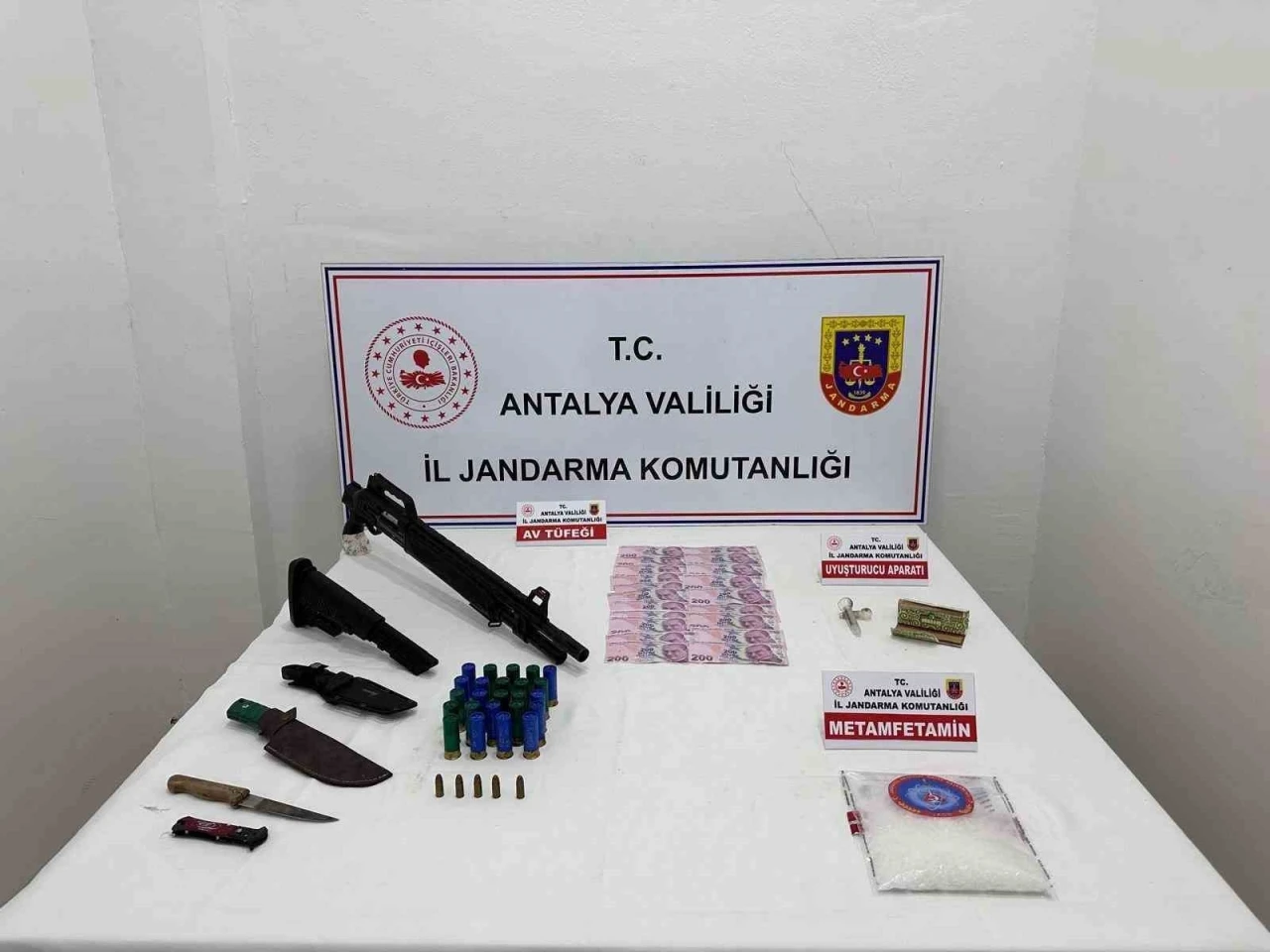 Antalya&rsquo;da uyuşturucu operasyonu: 3 ş&uuml;pheli g&ouml;zaltında
