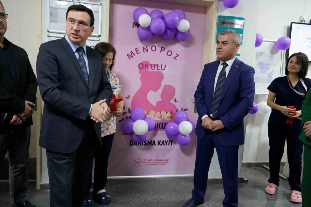 Antalya&rsquo;nın ilk &lsquo;Menopoz Okulu&rsquo; Kepez Devlet Hastanesi&rsquo;nde a&ccedil;ıldı
