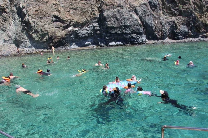 Antalya’nın turizm bölgesi Adrasan’da yat turlarına yoğun ilgi