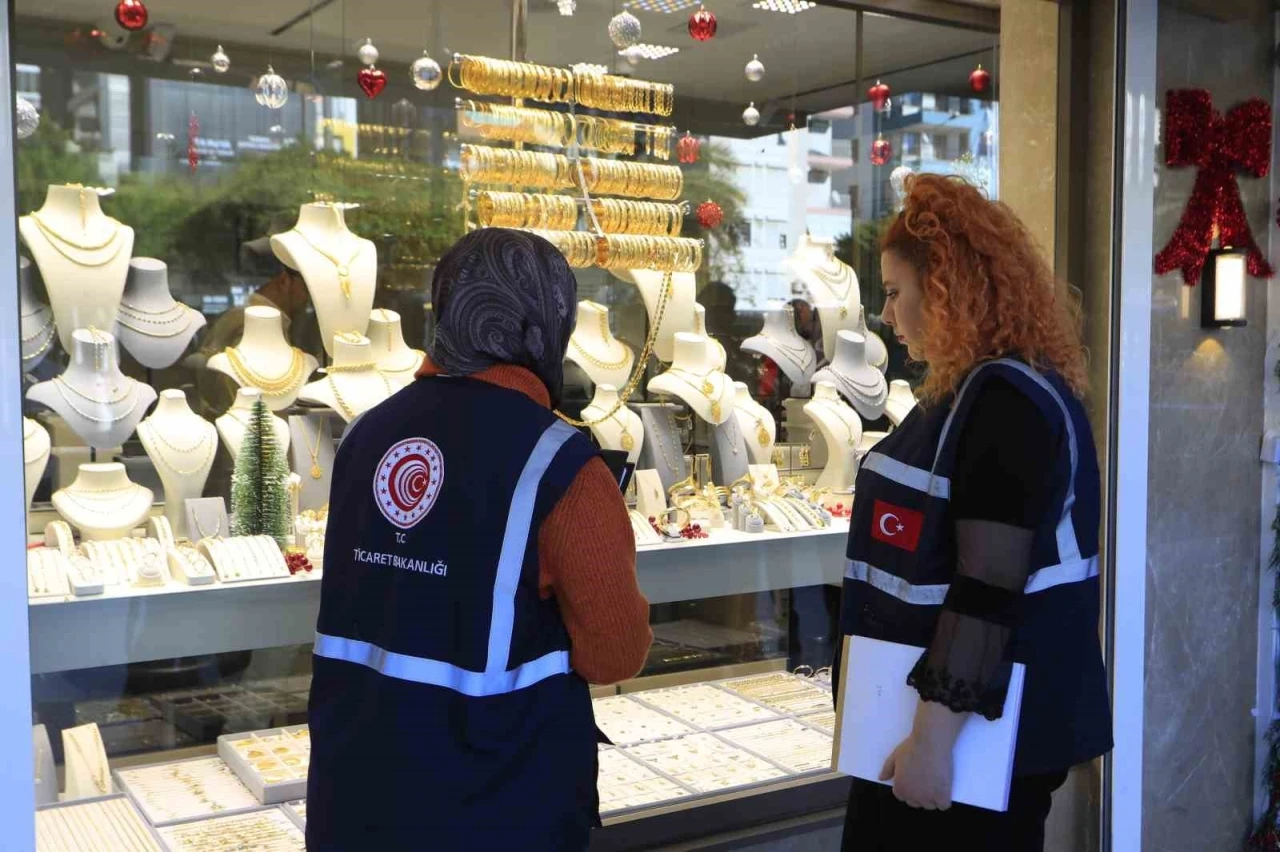 Antalya Ticaret İl M&uuml;d&uuml;rl&uuml;ğ&uuml; ekiplerinden kuyumcu ve emlak&ccedil;ılara denetim
