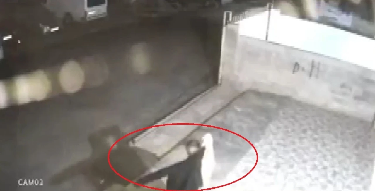 Apartmandaki motosikleti ve balkonda asılı ceketi çalan hırsız yakalandı
