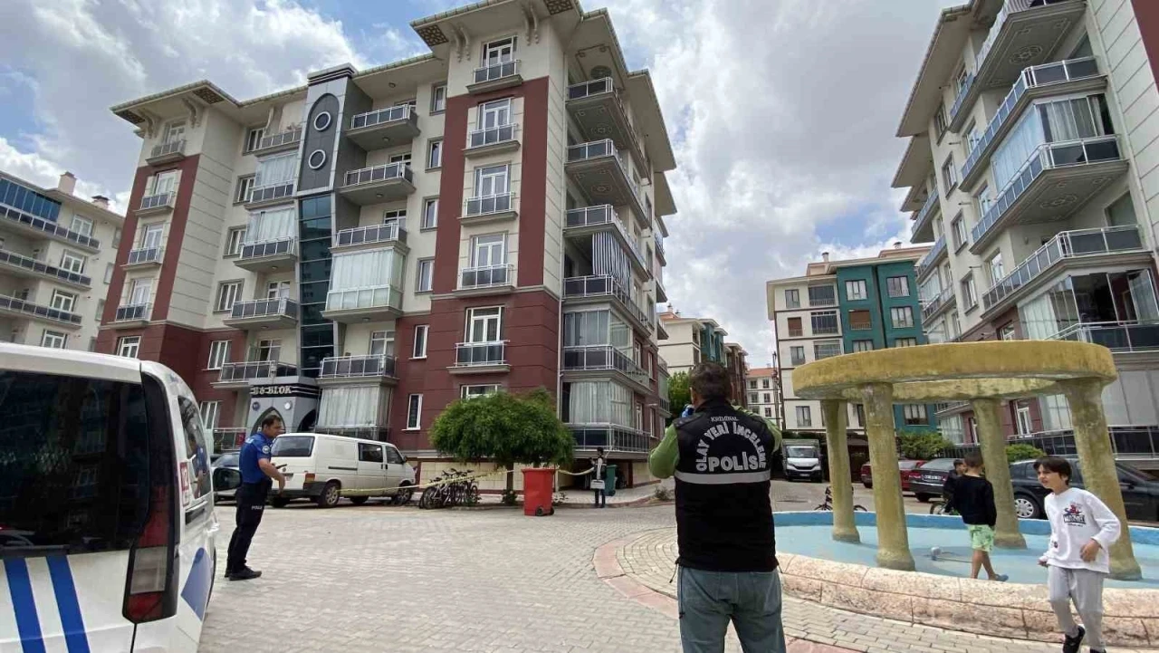 Apartmanın 5’inci katından düşen 2 yaşındaki çocuk hayatını kaybetti
