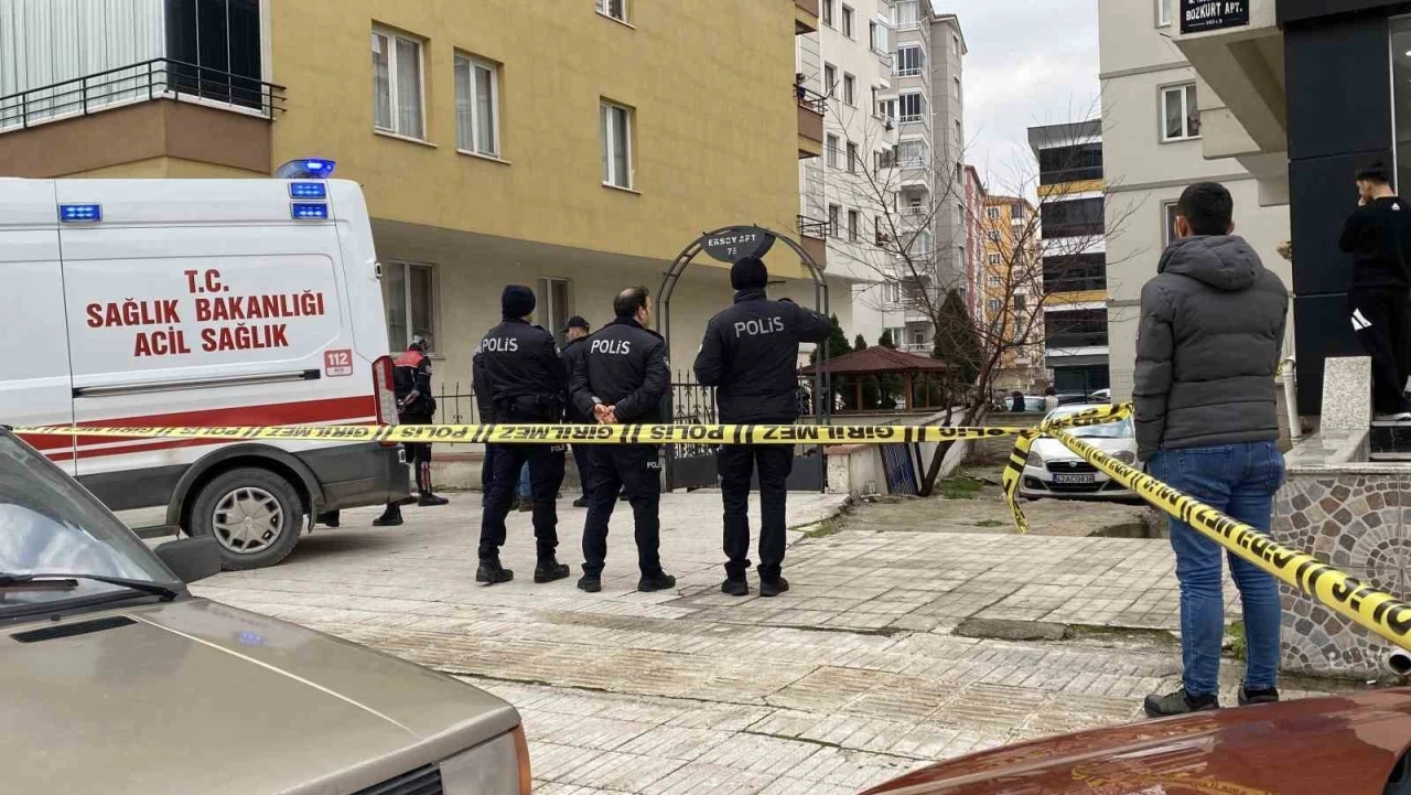 Apartmanın 8. katından d&uuml;şen adam hayatını kaybetti
