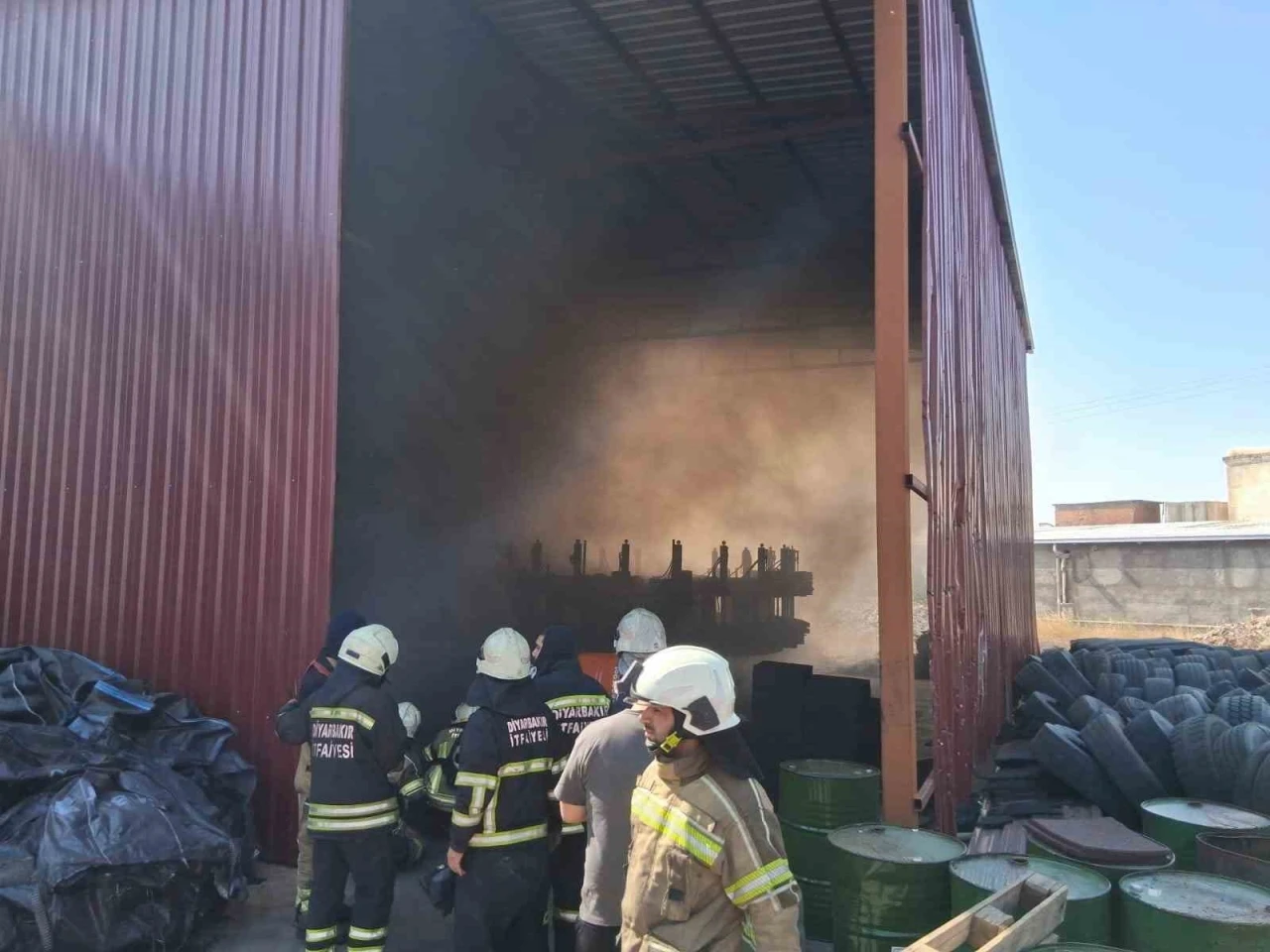 AR-GE d&ouml;n&uuml;ş&uuml;m fabrikasında &ccedil;ıkan yangın s&ouml;nd&uuml;r&uuml;ld&uuml;
