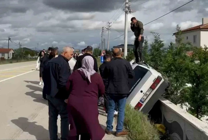 Arabanın üzerine çıktı, hem yaralıları izledi hem sağlık ekiplerini aradı
