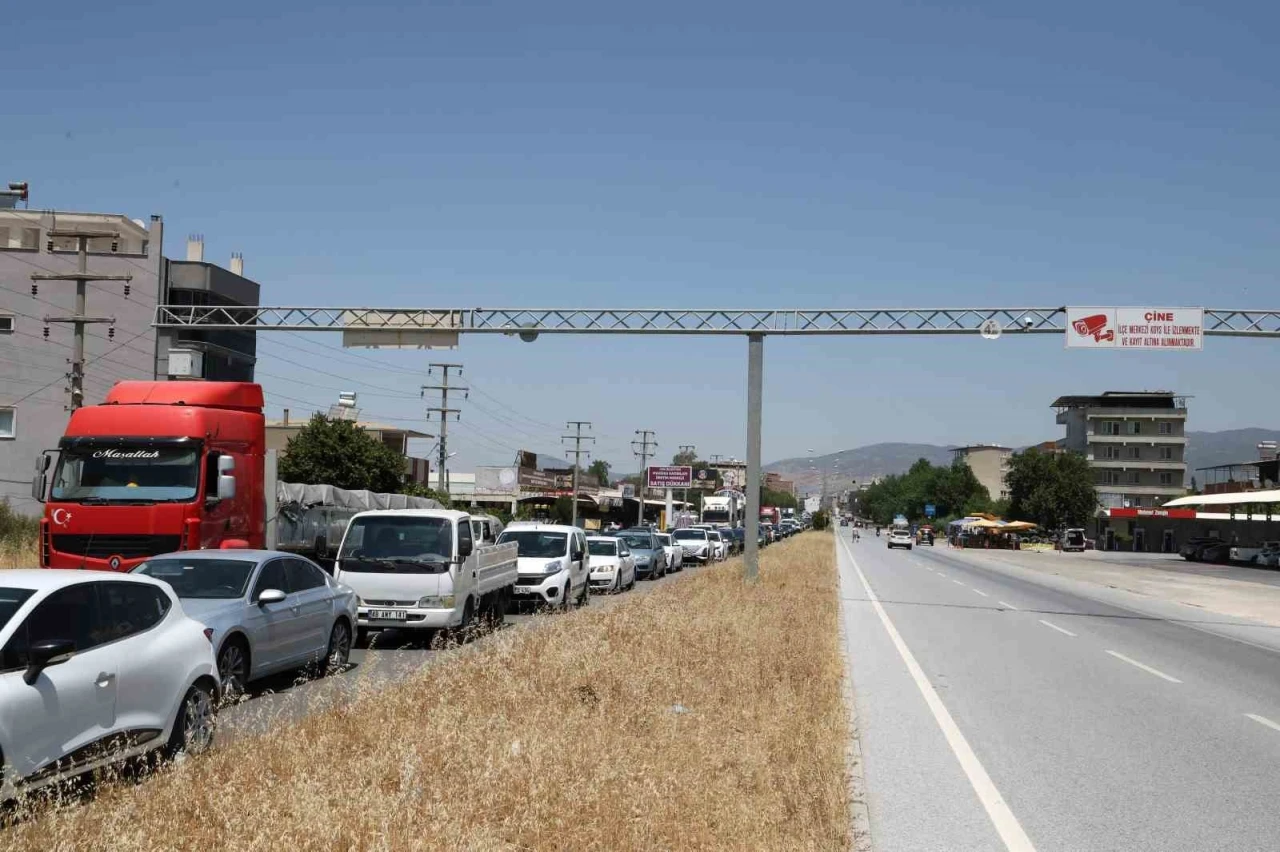 Araç kuyruğunun bir ucu Aydın, diğer ucu Muğla’da
