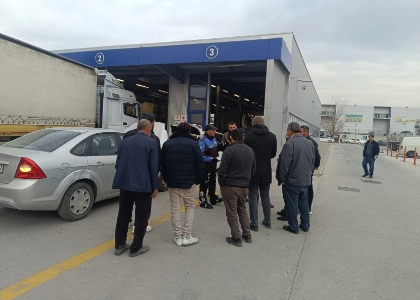 Ara&ccedil; muayene istasyonundaki vatandaşlar bilgilendirildi
