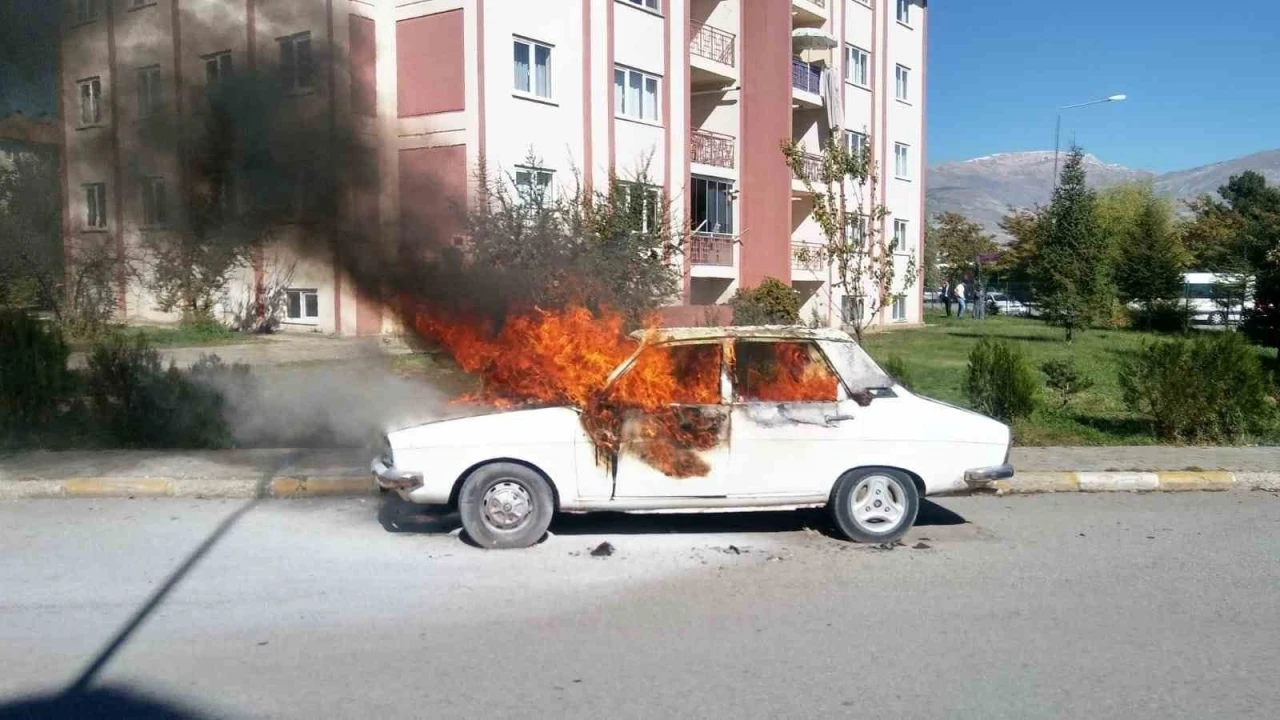 Ara&ccedil;larda bırakılan malzemeler yangına neden olabilir!

