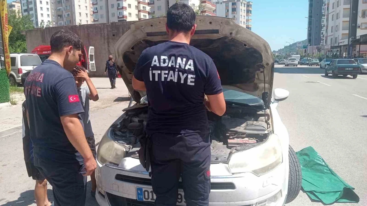 Ara&ccedil;ların motoruna giren kedi, itfaiyeyi seferber etti
