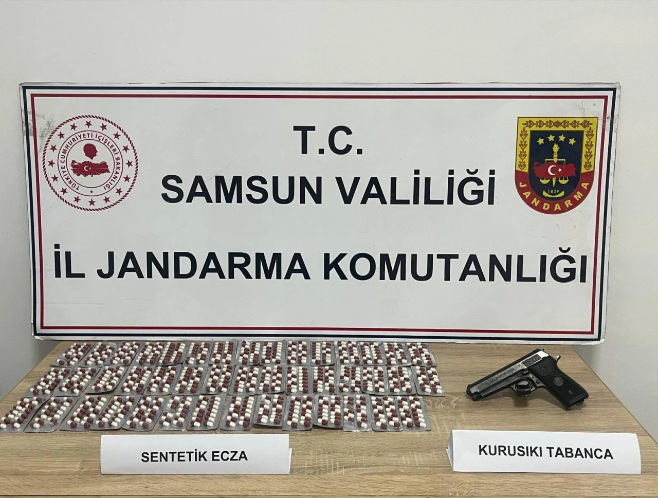Araçtaki özel zuladan sentetik hap çıktı: 1 gözaltı

