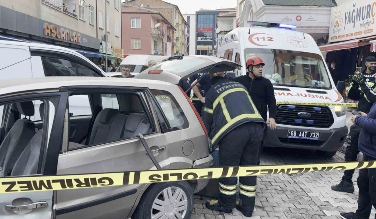 Araçtaki piknik tüpü bomba gibi patladı: 1 yaralı
