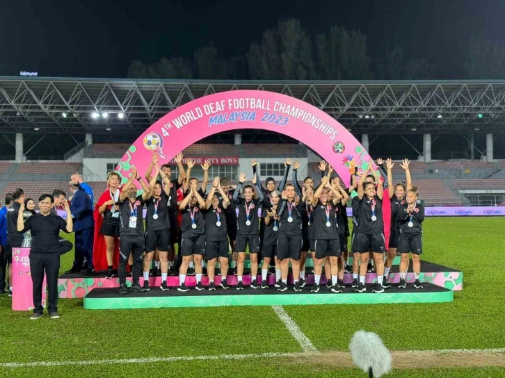 Aralarında Muğlalıların da bulunduğu &rsquo;İşitme Engelliler Kadın Futbol Milli Takımı&rsquo; d&uuml;nya ikincisi oldu
