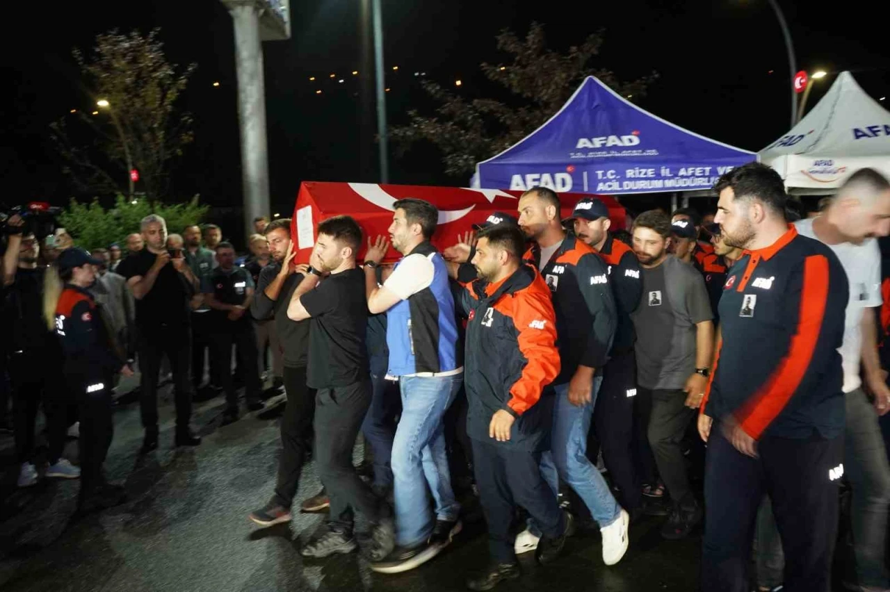Arama-Kurtarma &ccedil;alışmalarında hayatını kaybeden AFAD personeli i&ccedil;in Rize&rsquo;de t&ouml;ren d&uuml;zenlendi

