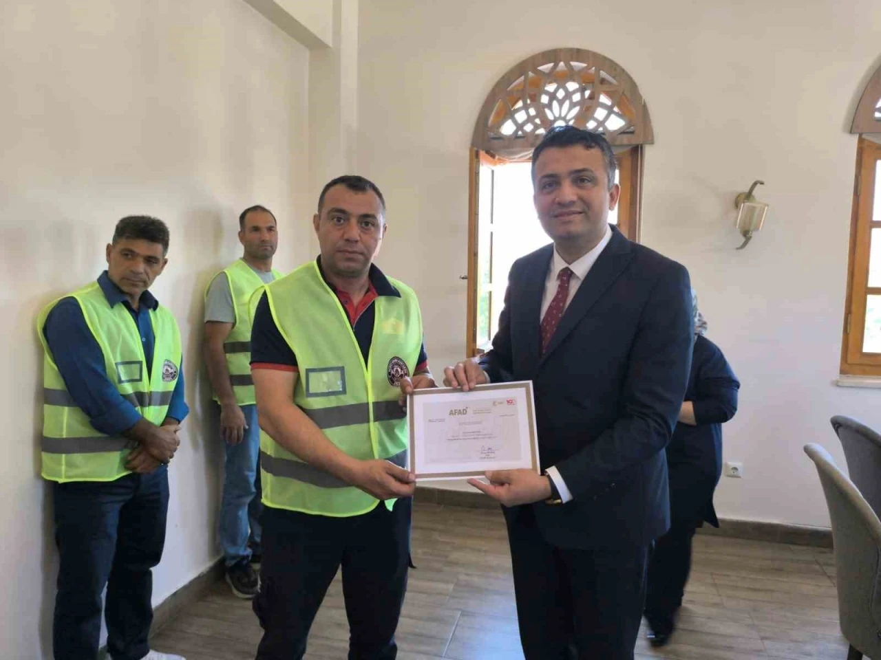 Arama kurtarma eğitimi alan personellere sertifikaları verildi
