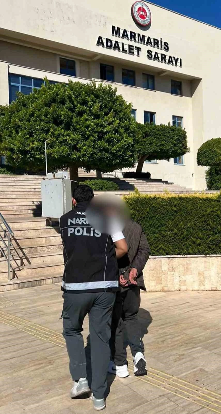 Aranan 2 şahıs yakalanarak cezaevine teslim edildi
