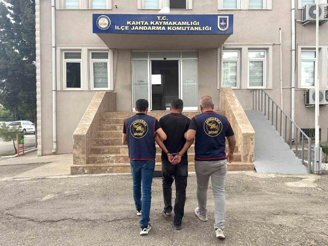 Aranan şahıs jandarma operasyonu İle yakalandı
