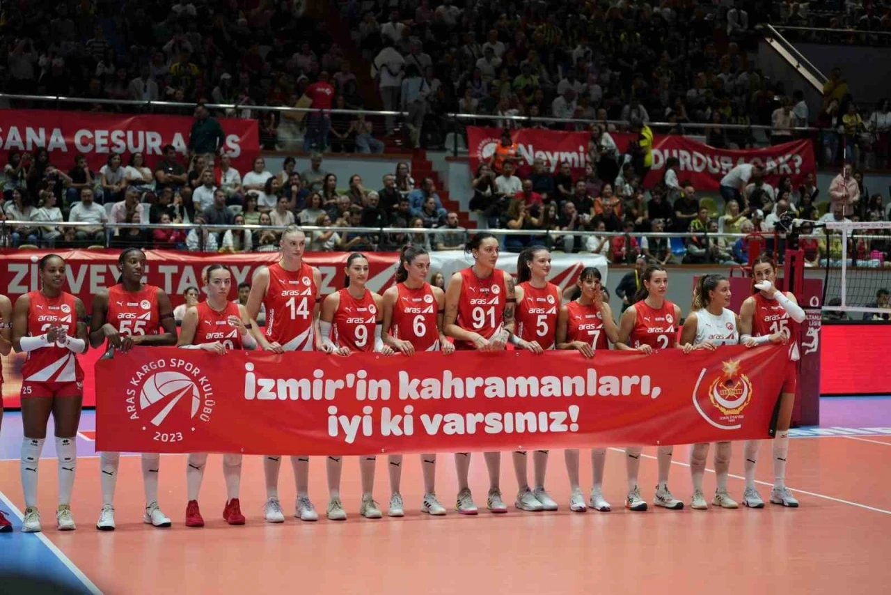 Aras Spor Kulübü, yeni sezona İzmir İtfaiyesi ve İzmirli kız çocuklarıyla el ele başladı
