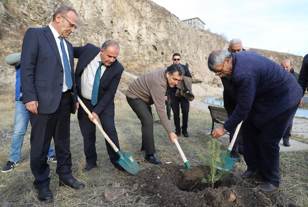 Ardahan’da ağaç dikme etkinliği düzenlendi
