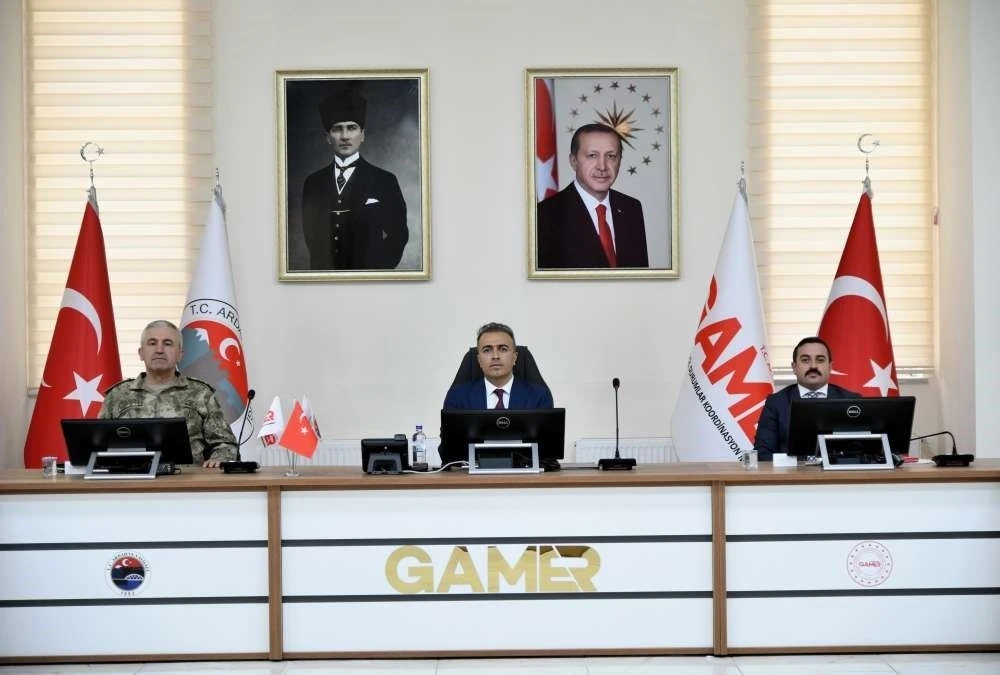 Ardahan’da güvenlik toplantısı düzenlendi
