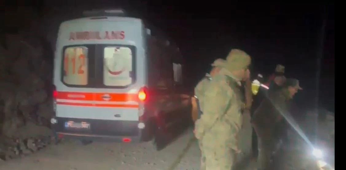 Ardahan’da kamyon devrildi: 1 ölü
