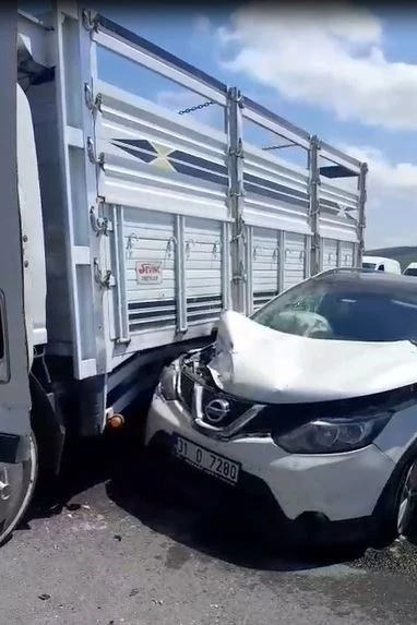 Ardahan’da kamyonet ile otomobil çarpıştı: 1 yaralı
