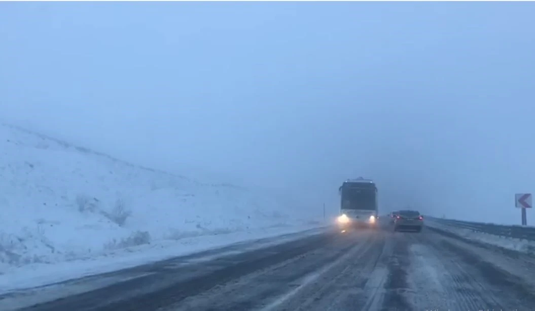 Ardahan&rsquo;da kar yağışı ulaşımı aksattı
