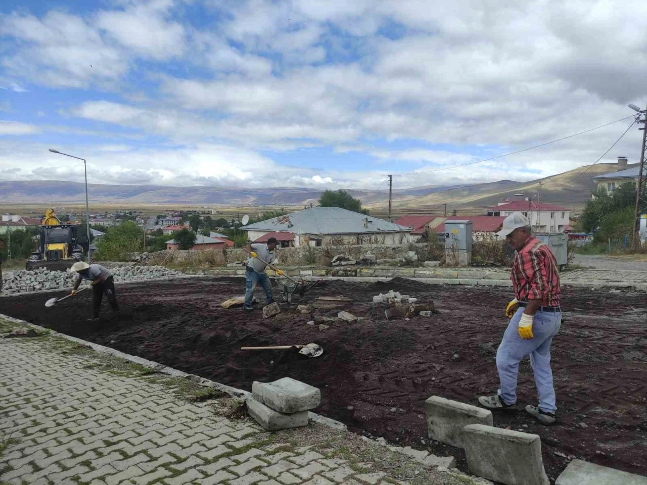 Ardahan’da yol yapım çalışmaları sürüyor
