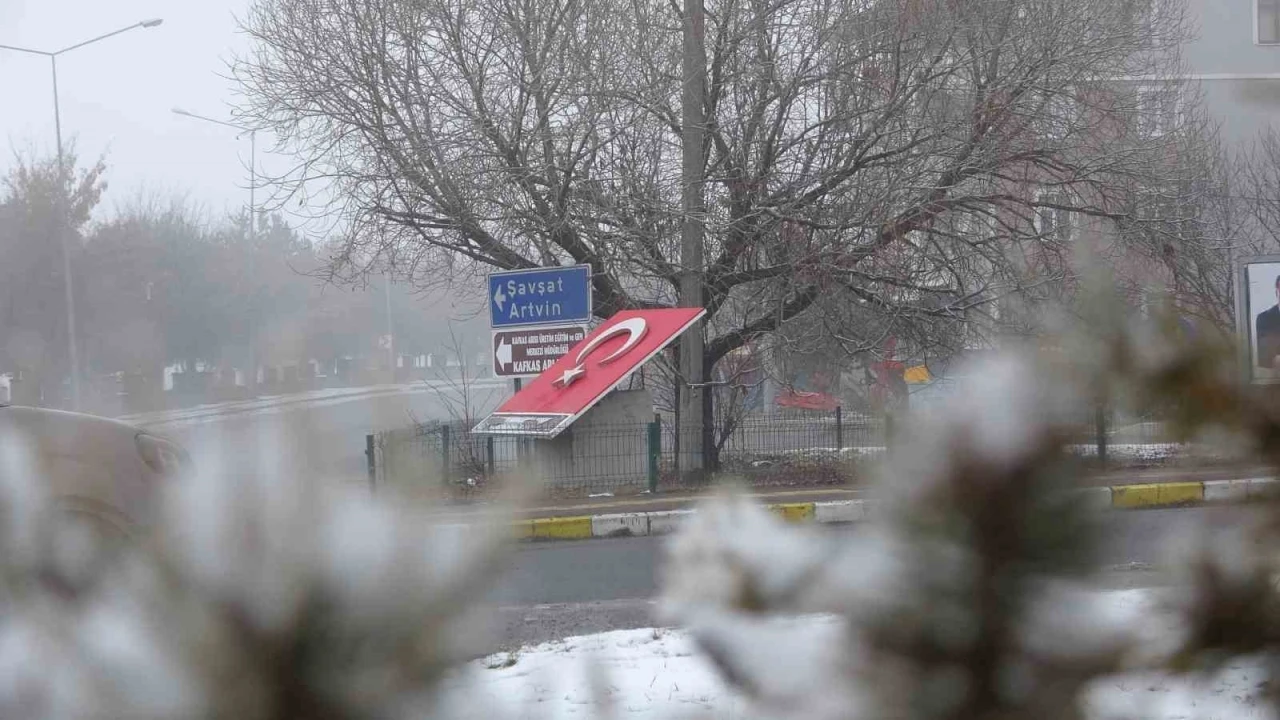 Ardahan eksi 15 dereceyle buz kesti
