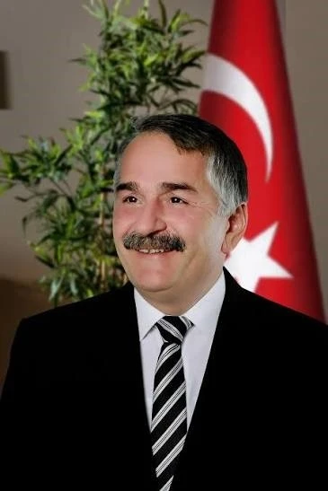 Arifiye Belediye Başkanı İsmail Karakulluk&ccedil;u, kalp krizi ş&uuml;phesiyle hastaneye başvurdu
