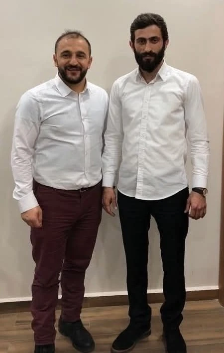 Arkadaşını bı&ccedil;aklayarak &ouml;ld&uuml;ren zanlının kooperatif başkanı olduğu ve 2 ay &ouml;nce a&ccedil;ık cezaevinden ka&ccedil;tığı ortaya &ccedil;ıktı
