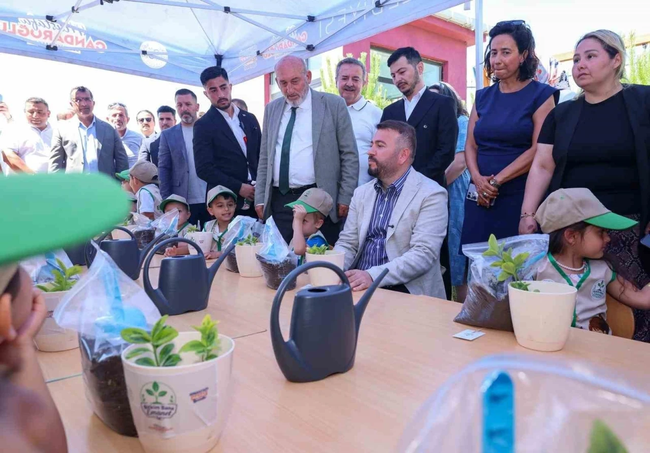 Arnavutk&ouml;y&rsquo;de &ccedil;ocukları doğayla buluşturan "Bitkim bana emanet" projesini hayata ge&ccedil;irildi
