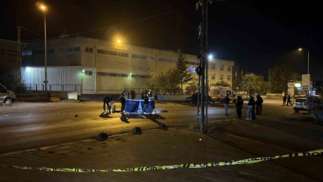 Arnavutköy’de esrarengiz cinayet: Polis yeleği giymiş şahsı vurup kaçtılar
