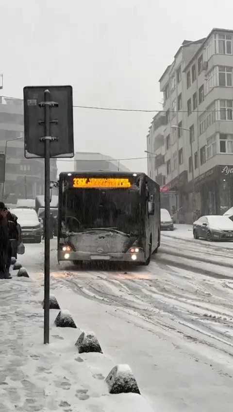 Arnavutköy’de İETT otobüsü kaydı