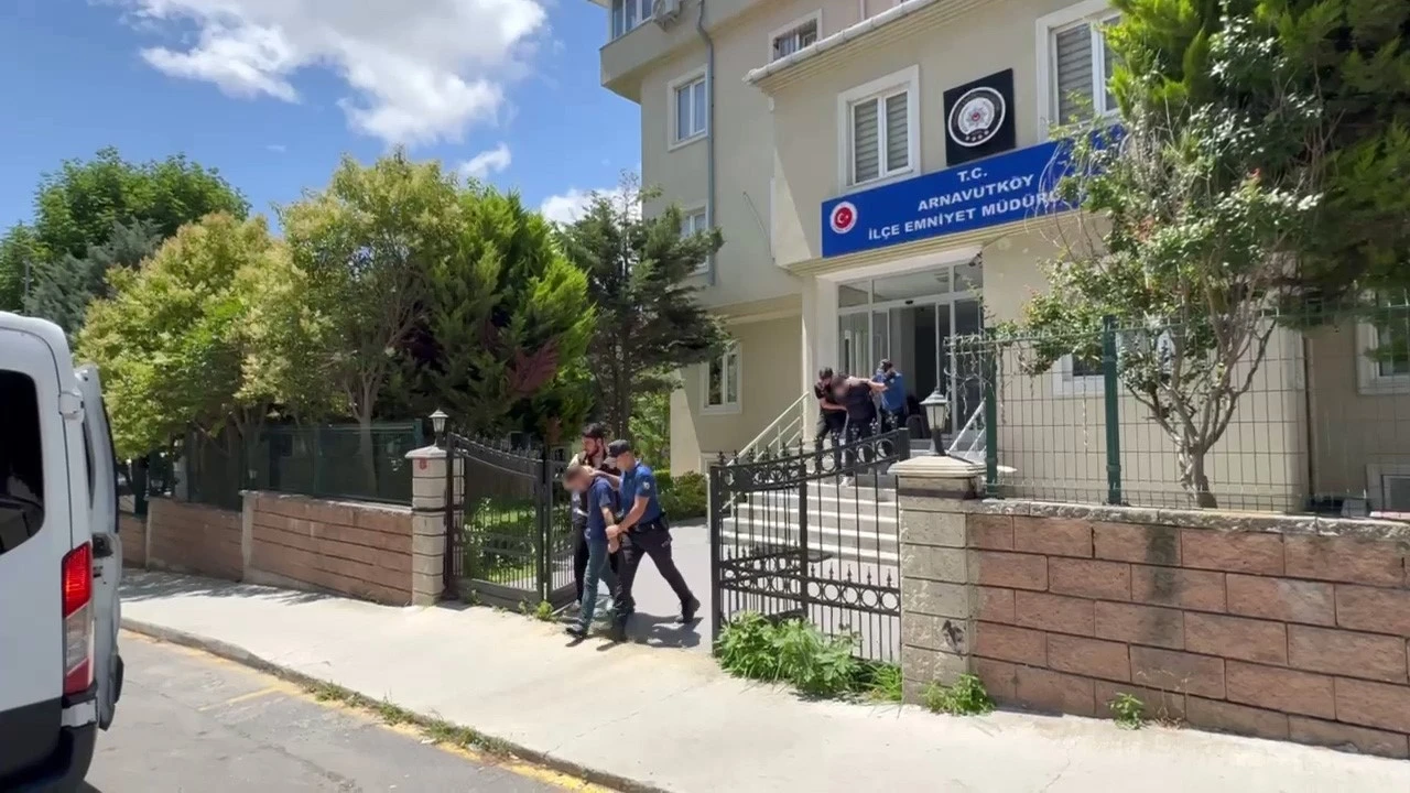 Arnavutköy’de iş yeri sahibine silahlı saldırı düzenleyen zanlılar yakalandı