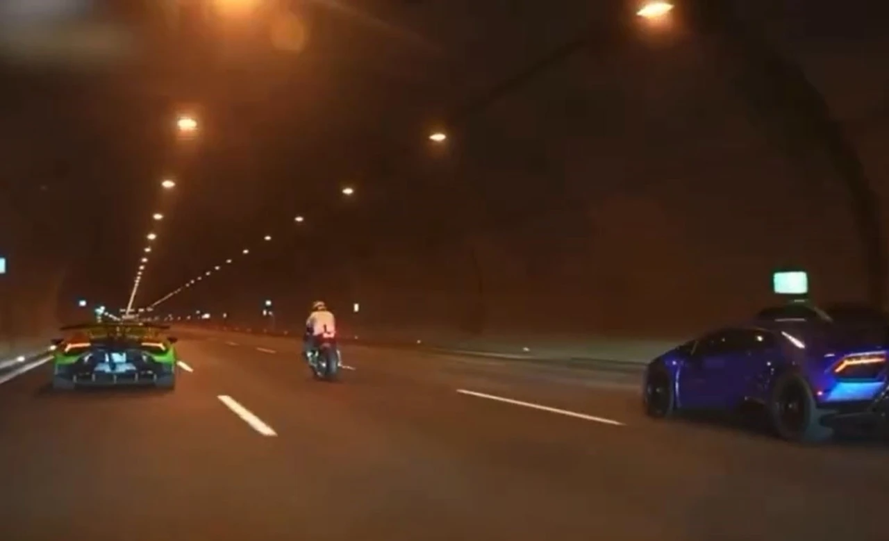 Arnavutk&ouml;y&rsquo;de trafiği tehlikeye atan yarış&ccedil;ılara jandarma operasyonu
