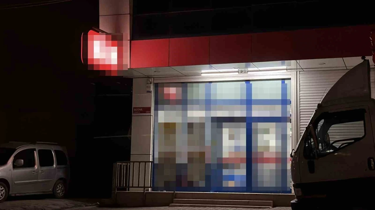 Arnavutk&ouml;y&rsquo;de zincir markete silahlı saldırı
