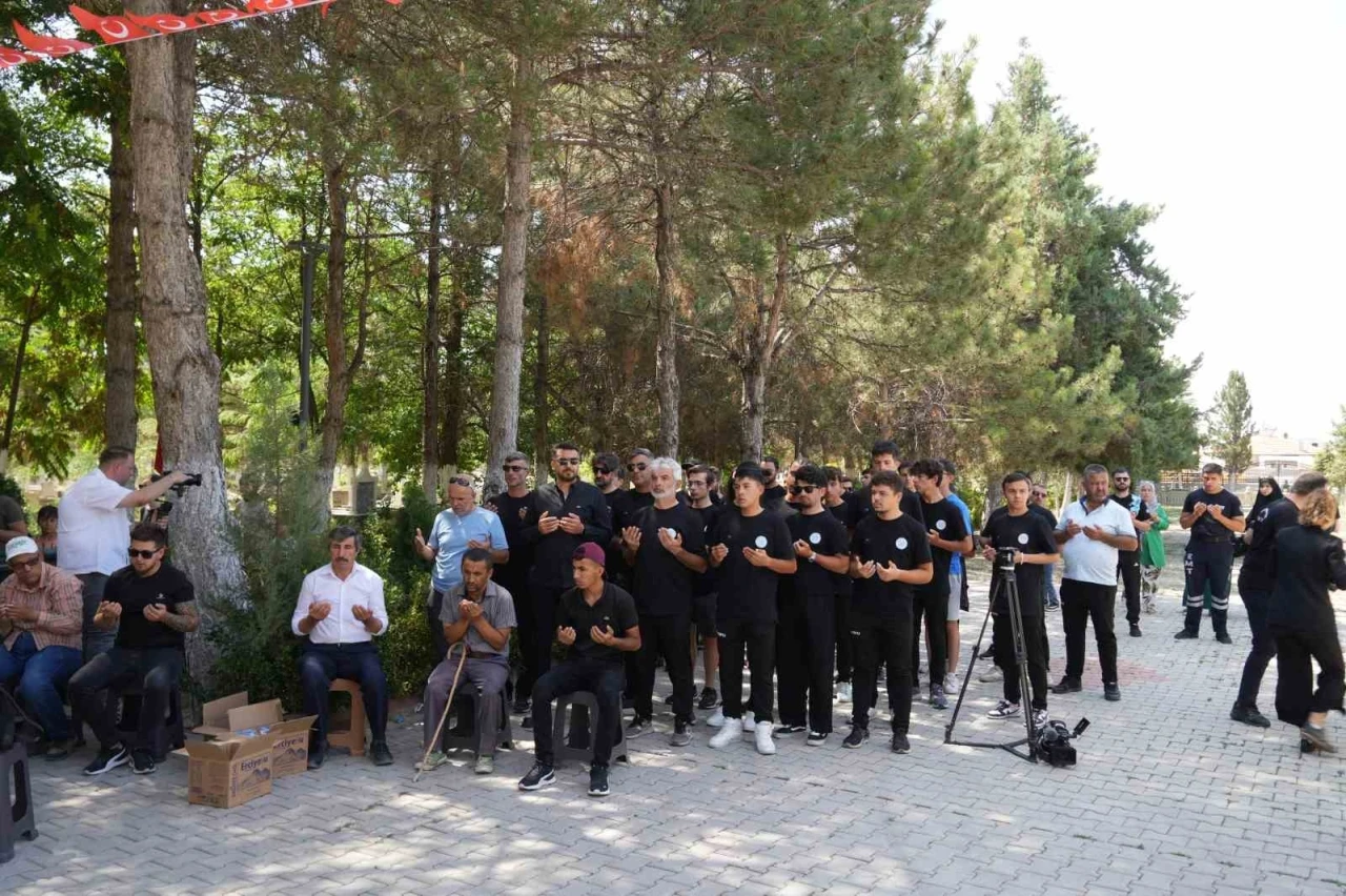 Arnavutköy’den Şehit Ömer Halisdemir’in kabrine 6 gün pedal çevirdiler
