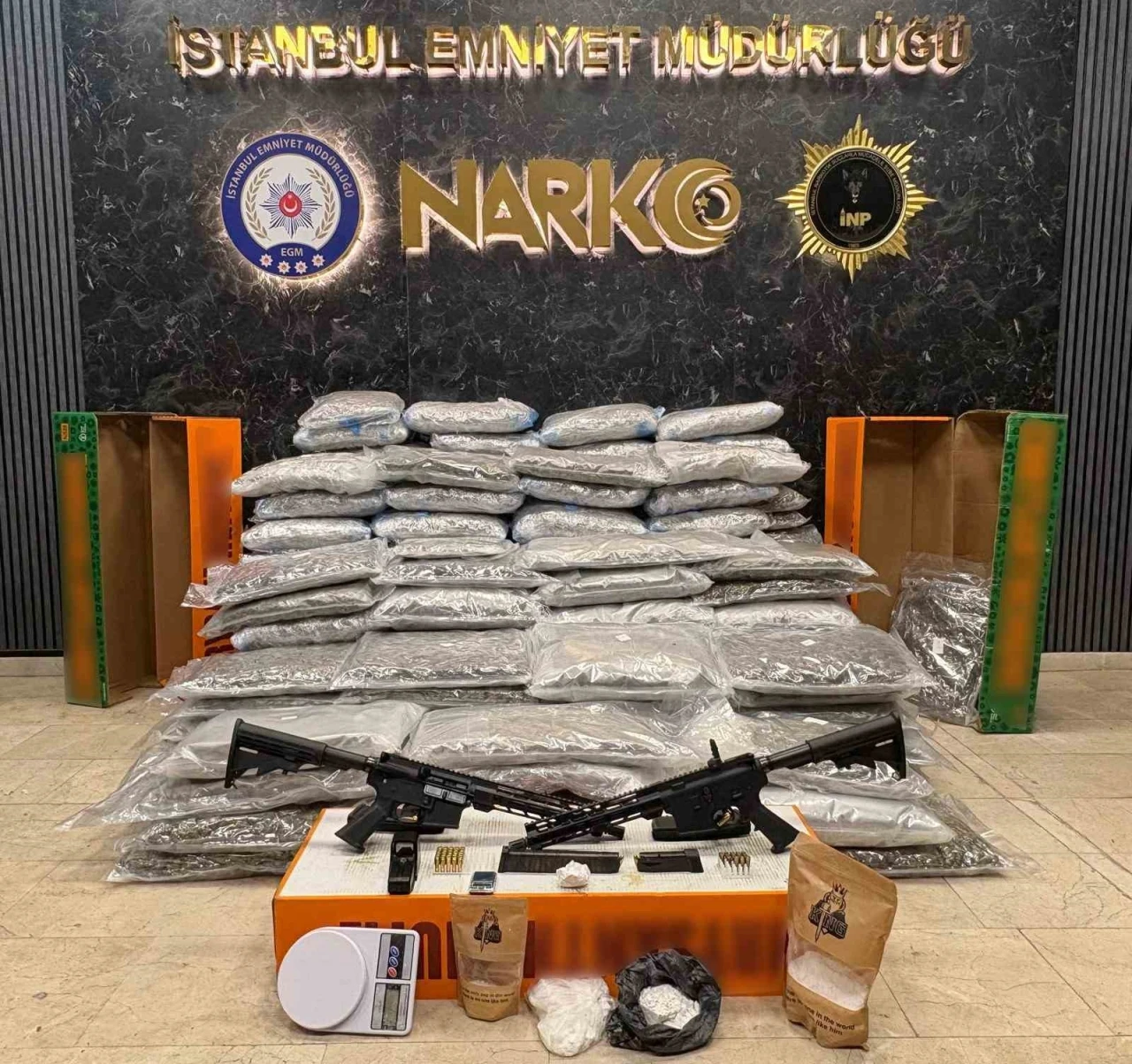 Arnavutk&ouml;y ve Zeytinburnu&rsquo;nda uyuşturucu operasyonu: 5 g&ouml;zaltı

