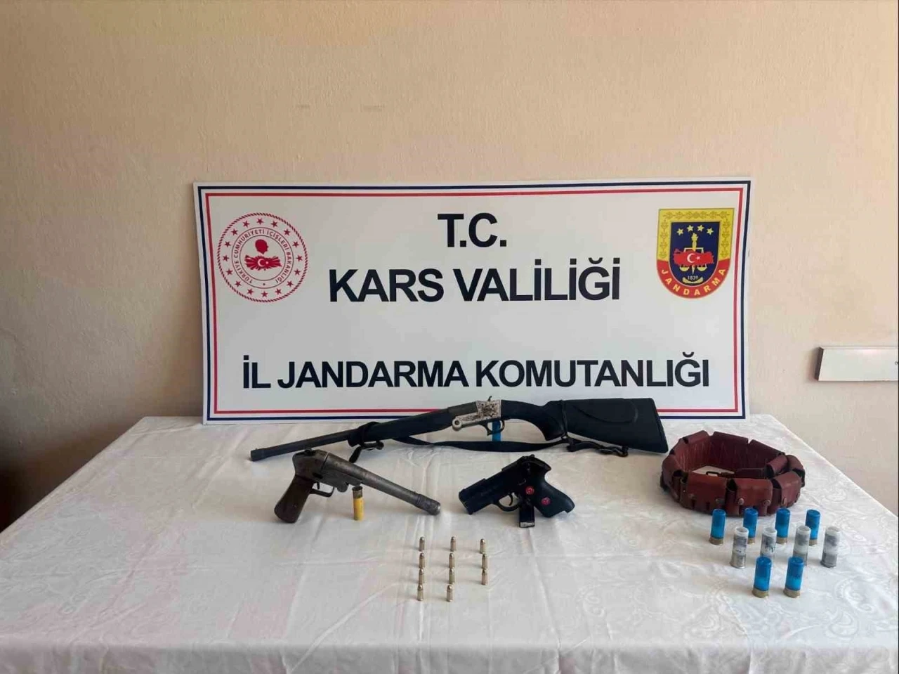 Arpaçay’da silah ve mühimmat ele geçirildi
