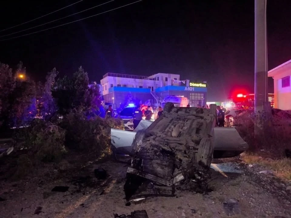 Arsuz&rsquo;da takla atan otomobildeki 3 kişi yaralandı
